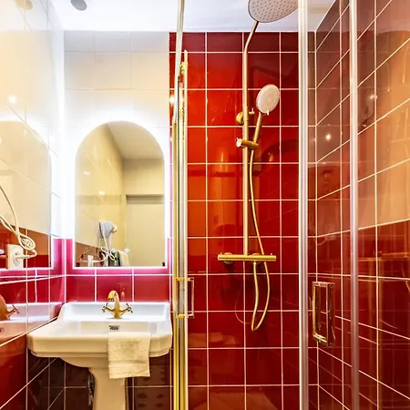 Pop Aparthotel 3*