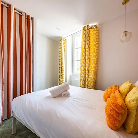 Pop Aparthotel 3*